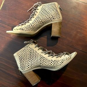 Vince Camuto Women’s Tan Suede Lace Up Heels  Size 9 US. SO 90s!